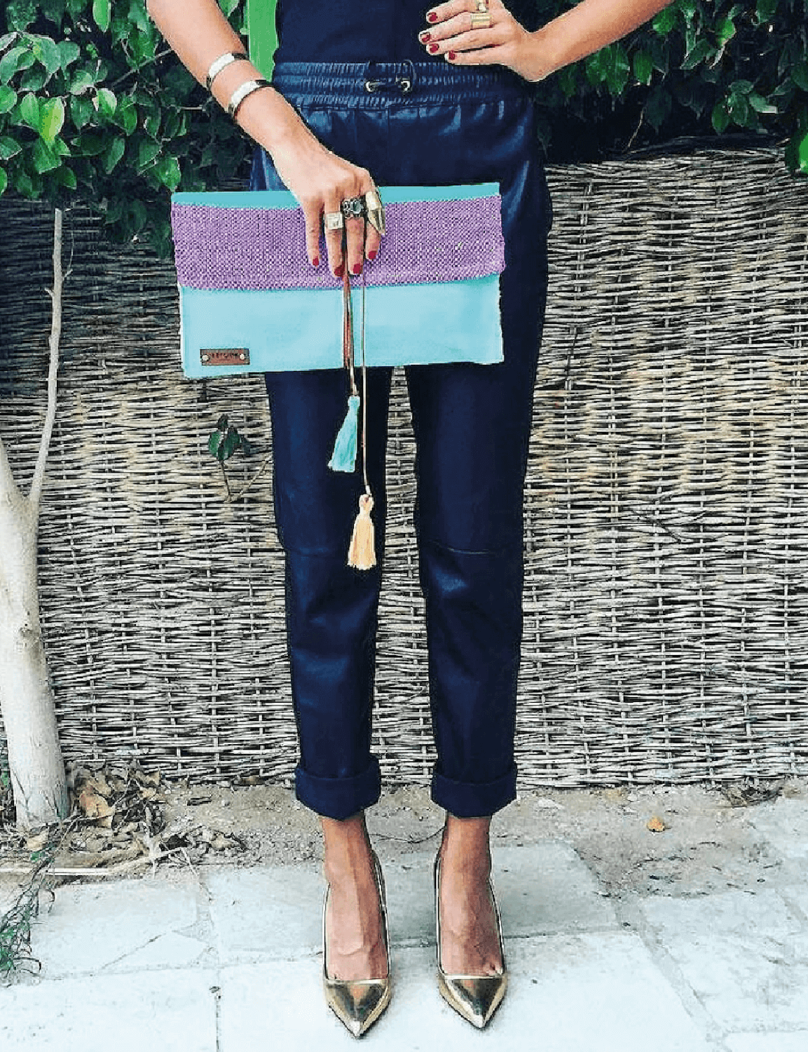 ALOHA FRINGE CLUTCH